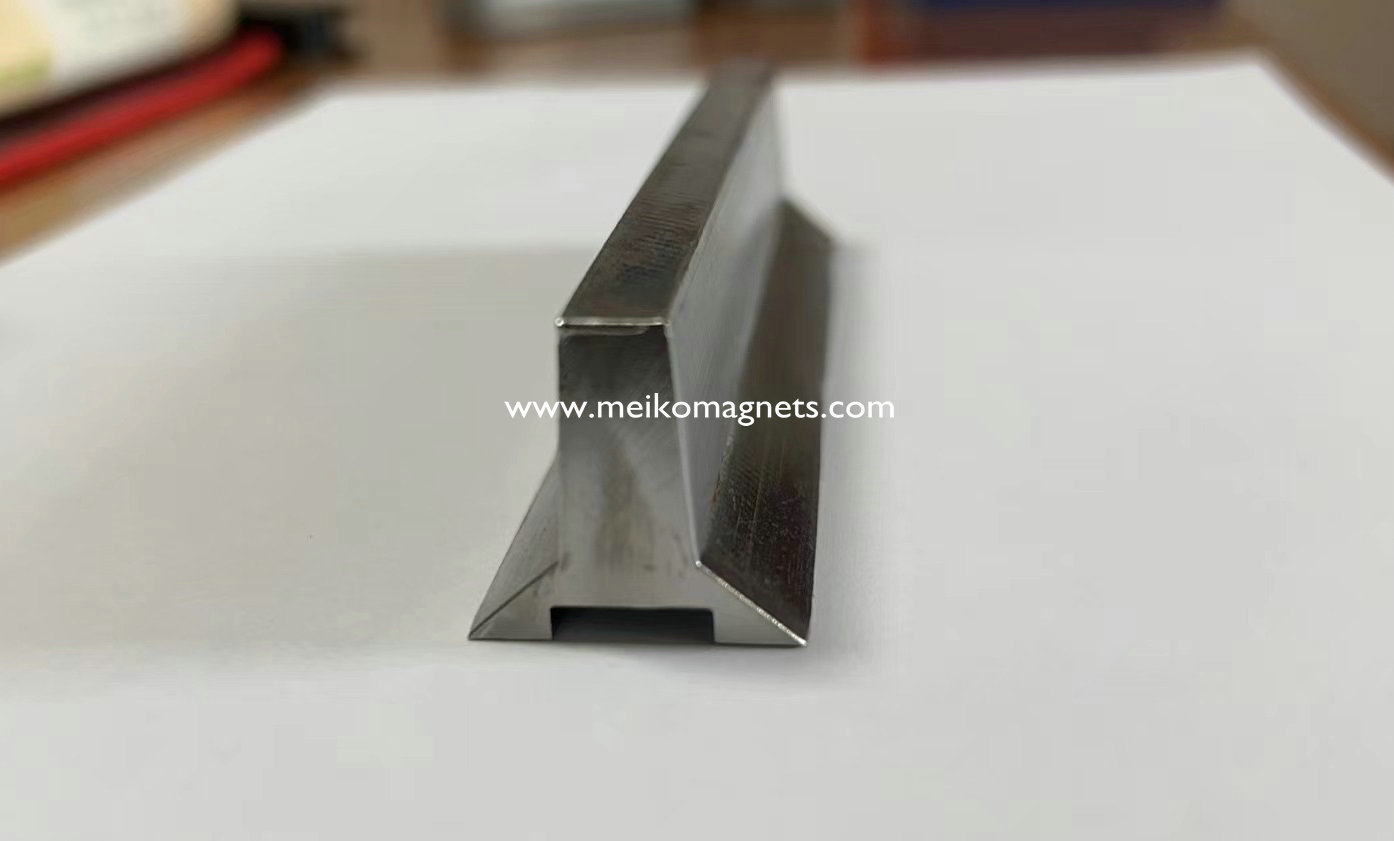 Profil de bandă de teșire magnetică